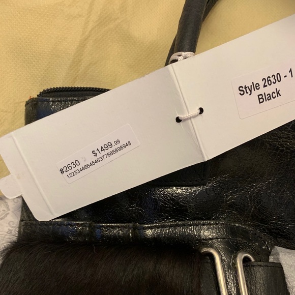 NWT. Genuine leather bag with pony fur pockets. - Picture 4 of 8